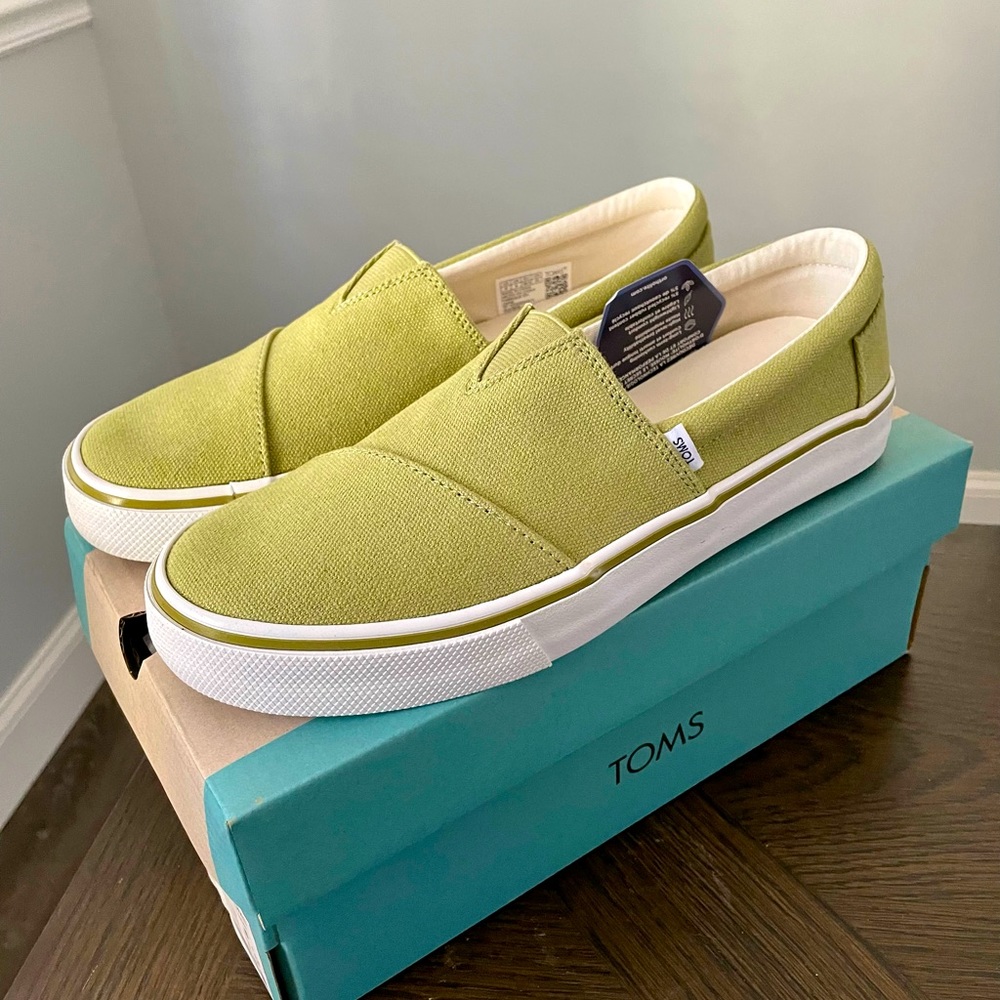 Toms slip on alpargata NIB size 8